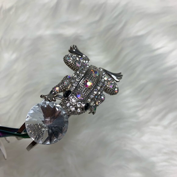 RHINESTONE FROG CUFF BRACELET - Picture 4 of 4